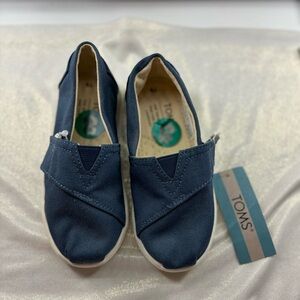Tom’s Toddler Navy Canvas shoes